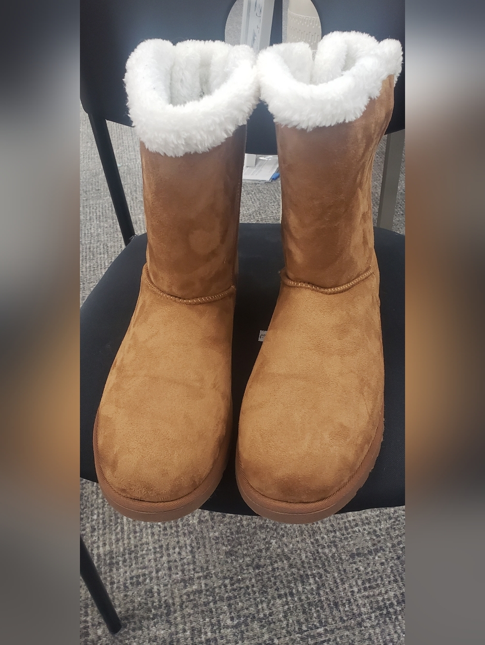 New Classic Women's Tan Shearling-Lined Winter Boots. Size 13 Jessica Cline